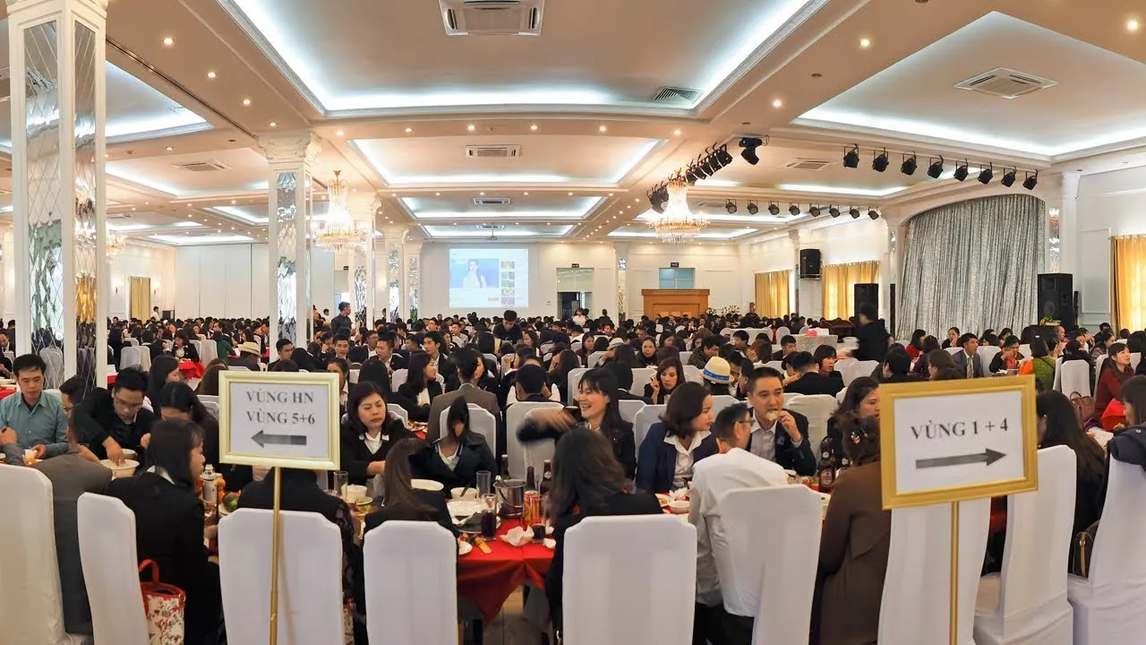 Lợi ích khi chọn dịch vụ tổ chức tiệc trọn gói tại trung tâm hội nghị
