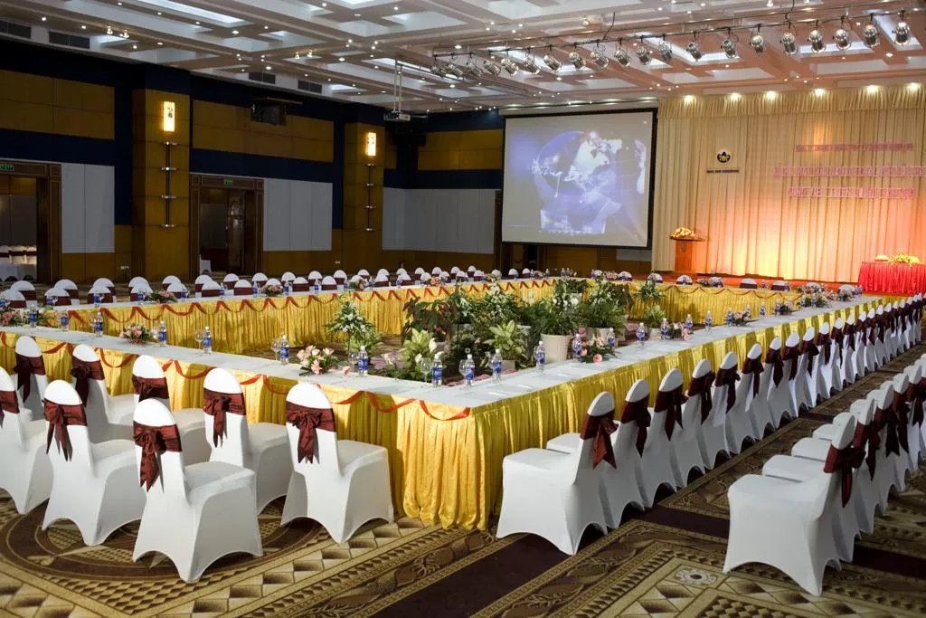 Kinh nghiệm thực tế thương lượng giá thuê trung tâm hội nghị